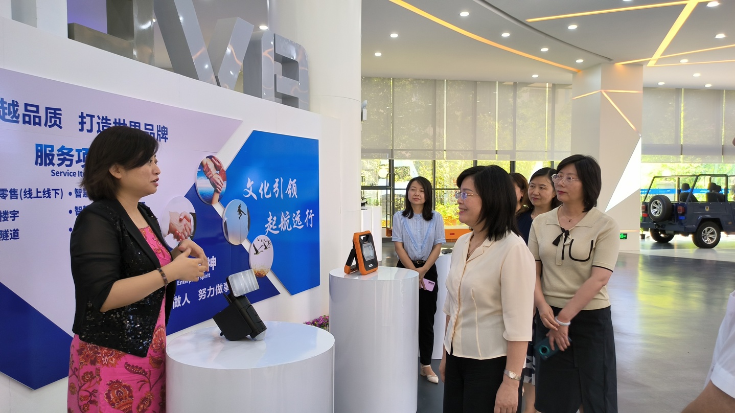 7月13日，省婦聯(lián)黨組書記、主席楊曉曼一行到全國巾幗建功先進(jìn)集體--成威科技調(diào)研3.jpg